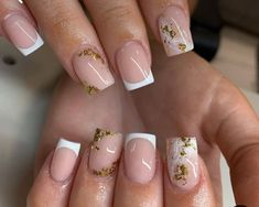 Square Nail Designs Gold Flakes, Foil Nails Designs Coffin, Cute Gold Nails Short, Acrylic Nail Foil Designs, Nail Ideas With Gold Foil, Short Gold Foil Nails, Cute Short Acrylic Nails New Years, French With Marble Nails, Short Nail Designs Gold Foil