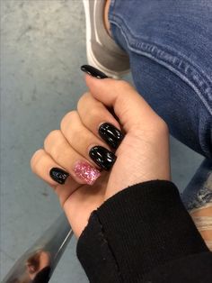 Black Nails With Pink, Sparkly Black Nails, Pink Sparkle Nails, Pink Sparkly Nails, Rodeo Nails, Nails With Pink, Black Nails With Glitter, Pink Glitter Nails