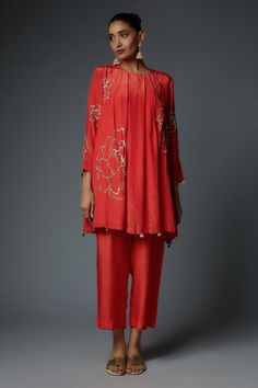 Shop for these amazing collections of Orange Tunic Crepe Hane Embroidered Sequin Risha Floral Pattern With Pant For Women by Bha sha online at Aza Fashions. Tunic Embroidery Design, Diwali Edit, Office Wear Women Work Outfits, Mirror Work Dress, Smart Casuals, Trendy Tunic, Designer Anarkali Dresses, Anarkali Dresses, Sequin Tunic