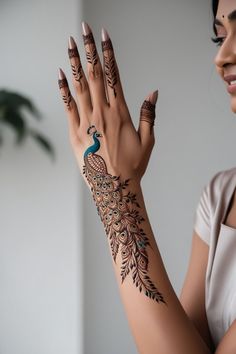 Mehndi Traditional Design, Peacock Feather Henna Designs, Detailed Mehendi Designs, Peacock Mehndi Designs For Hands, Cute Simple Henna Tattoos, Peacock Hand Tattoo, Peacock Feathers Mehndi Designs, Back Hand Peacock Mehndi Designs, Peacock Bridal Mehndi Designs