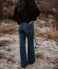 Western Wear Outfits, Cute Country Outfits, Western Style Outfits, Bottom Jeans, Cute N Country, Swaggy Outfits, Flared Pants, Wrangler Jeans, Sweet Style