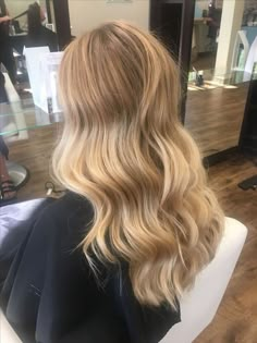 Natural Balayage, Warm Blonde Hair, Date Hairstyles, Blonde Waves, Balayage Blonde, Honey Blonde Hair, Blonde Hair Inspiration, Balayage Hair Blonde, Blonde Hair Looks