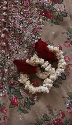 Gajrey Hands, Gajra In Hands, Hand Gajra For Bride, Hand Gajra, Eid Looks, Desi Aesthetics