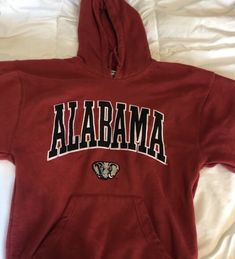 College Hoodies Aesthetic, New York College, School Hoodies, Outfits Vintage, Cute Shirt Designs, Fall Outfits Men, Street Fashion Men Streetwear, Cute Lazy Outfits, College Hoodies