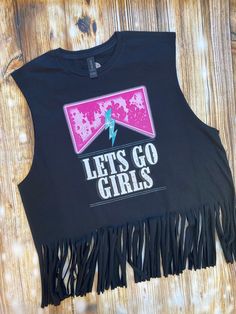 Concert Outfit Nashville, Country Concert Outfits, Outfit Country, Nashville Outfit, Fringe Tank Top, Fest Outfits, Western Tee, Country Concert Outfit, Music Fest