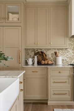 the kitchen is clean and ready to be used for cooking or baking, as well as other things on the counter