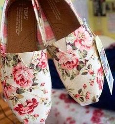 Adorable floral detail women toms shoe fashion | HIGH RISE FASHION Toms Shoes Women, Toms Shoes Outlet, Sleeve Tattoo, Classic Shoes, Only Fashion, Toms Shoes, Doc Martens