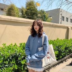 Model Rambut Ikal Korean Curly Bangs, Asian Curly Hair, Medium Permed Hairstyles, Short Hair For Chubby Faces, Shortish Hair, Ulzzang Hair, Korean Short Hair, Traditional Hairstyle