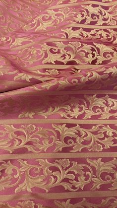 Fabric for historical costuming, ideal for 16 century, 17 centhury or 18 century costumes. Applications: decorative fabric Composition:  100 % POLYESTER Width:150 cm Mass:295 g/m Maintenance: shampooning Medieval Fabric, Juliet Capulet, Historical Costuming, 18th Century Costume, Furniture Appliques, Packaging Ideas, 14th Century, 16th Century, Rococo