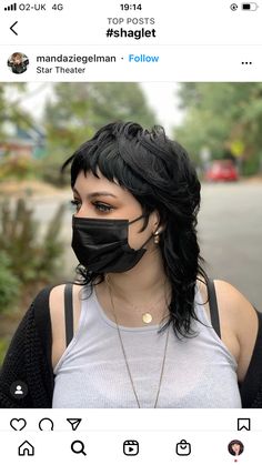 Medium Goth Hair, Womens Mullet Hairstyles Modern, Undercut Shag, Women Mullet Hairstyles, Womens Mullet Hairstyles, Female Mullet Long, Edgy Haircuts Medium, Shag Mullet Long, Short Bangs Mullet