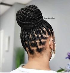 Small Knotless Box Braids Long With Beads, Hair Plaiting, Hair Styles Quick, Senegalese Braids, Braids Styling, Style Braids, Braids With Shaved Sides, Quick Braids, Natural Vibes