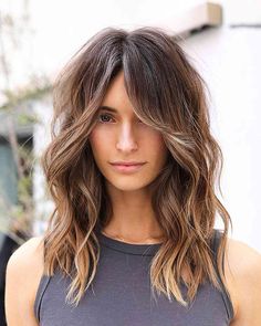 Rambut Brunette, Choppy Haircuts, Textured Haircut, Thick Wavy Hair, Lob Haircut, Midlength Haircuts, Shoulder Length Hair Cuts, Haircut For Thick Hair, Mid Length Hair