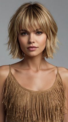 Vibrant Short Layered Haircuts for Chic Sho Irish Hairstyle, Layered Haircut Short, Short Layered Haircuts For Women, Choppy Layered Haircuts, Layered Haircuts For Women, Haircut Tip, World Hair, Haircuts For Medium Length Hair, Short Shag Haircuts