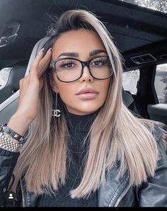 Chic Glasses, Glasses Fashion Women, Stylish Eyeglasses, Nails Fashion, Blonde Hair Blue Eyes