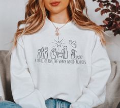 Minimalist Sweatshirt, Grateful Shirt, Christian Clothes, Christmas Merry And Bright, Xmas Tees, Spirit Shirts, Christian Christmas, Family Christmas Shirts, Be Grateful