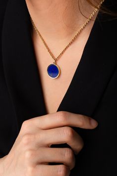 Welcome to PoshGoldJewelry, Our collection of round pendants with unique designs on top are made for both men and women. Our lapis lazuli necklace with a beautiful tree of life engraved on the back of the pendant. Pendant Size: 0.74 inches / 19mm (diameter) Pendant Thickness: 3mm Rope Chain Thickness: 2.10mm Material: - 14K Real Solid Gold A hallmark (stamp) of the material of your pendant will be included on the back for certification. - Gift Box with each order! ✔️ You can contact us for the c Schmuck Gold, Tree Jewelry, Lapis Lazuli Pendant, Lapis Lazuli Necklace, Lapis Lazuli Stone, Tree Of Life Necklace, Custom Pendants, Beautiful Tree, Round Pendant