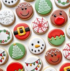 Decorate Cookies With Royal Icing, Decorated Christmas Sugar Cookies, Christmas Sugar Cookie Designs, Graceful Baker, Iced Christmas Cookies, Christmas Sugar Cookies Decorated, Cookies With Royal Icing, Decorate Cookies, Cute Christmas Cookies