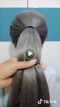 Vídeo curto de ElmaBblythe com ♬ original sound - 30815548250 Hair Styal, Hair Styels, Musical Ly, Bridesmaid Hair Half Up, Bridesmaid Hair Down, Pinterest Hair, Bridesmaid Hair Updo, Work Hairstyles