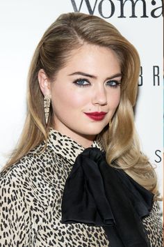 Kate Upton Side Sweep Hairstyle, Bronde Blond, Kate Upton Hair, Blonde Hair Bright, Swept Hairstyles, Rose Gold Blonde, Hair Color Guide, Beige Blond, Ash Blonde Hair Colour