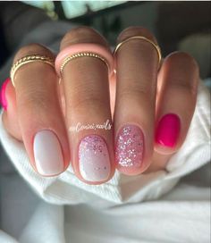 Glitter Rosa, Nagellack Trends, Cute Gel Nails, Dipped Nails, Nail Art Ideas, December 7, Fancy Nails, Chic Nails, Short Acrylic Nails