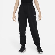 Meet our favorite cozy essential. Made from lightweight fleece that's smooth on the outside and brushed soft on the inside, these sweats are an easy layer when you want a little extra warmth. A loose fit through the legs helps make them feel extra comfy. Black Nike Sweatpants, Nike Sportswear Club Fleece, Girl Sweatpants, Nike Sweats, Nike Sweatpants, Loose Trousers, Running Late, Training Pants, Nike Kids