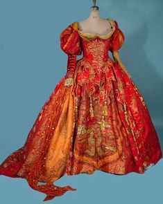 Gowns Medieval, Opera Gown, Moda Medieval, Antique Dress, Stage Costume, Vintage Gowns, Historical Costume