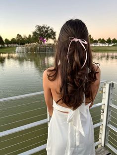 Bows In Hair Aesthetic, Hair Styles With Bow, Bow Hairstyles For Women, Hair With Bows, Hairstyle For Work, Old Money Hairstyles, Bow In Hair, Asics Gel 1130, Bow Hairstyles