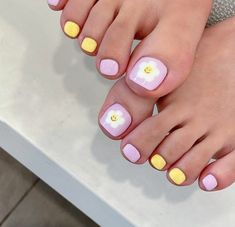 Nails Ideas Yellow, Gel Toe Nails Ideas, Toe Nails Ideas, Gel Toes, Lemon Chiffon, Beach Nails, Black And Grey Tattoos