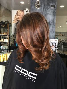 Balayage Hair Copper, Chestnut Hair Color, Hair Therapy, Cinnamon Brown, Hair Color Highlights, Short Hair Color, Hair Shows