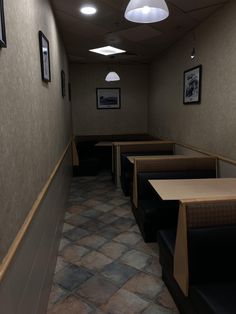 an empty restaurant with no one in the room or waiting for their food to be eaten