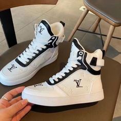 Footwear For Women Wedding, Louis Vuitton Mens Sneakers, Wedding Footwear, Slippers Heels, Louis Vuitton Shoes Sneakers, Women Illustration, Lady Luxury, Dr Shoes, Jordan Shoes Girls