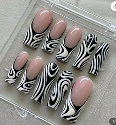 Black And White Swirl Nails, Sept Nails, Nile Art, White Swirl Nails, Emo Nails, Black And White Swirl, Swirl Nails, Press Nails, Nail Place