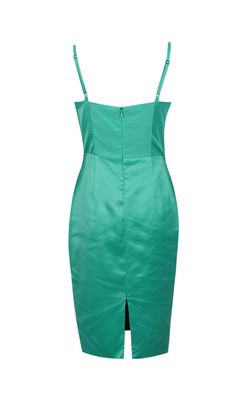 This is a great corset bodycon satin midi dress in green foliage print! It's perfect for a night out or a special event! Gentle Dry Clean Only Colour may vary due to lighting on images. The product images (without model) are closest to the true colour of the product.Item runs true to size chart and is cut to suit our size chart. Please refer to our size chart for the best fit. Do not size up or down. Satin Corset Dress, Foliage Print, Satin Midi Dress, Plus Size Shopping, Plus Size Kleidung, Green Foliage, Unique Features, Stretch Satin, Plus Dresses