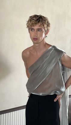 Troye Sivan Hair, Troye Sivan Drag, Troye Sivan Aesthetic, Fluid Fashion, Mermaid Outfit, Troye Sivan, Mens Costumes