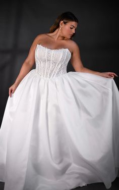 EveryBody EveryBride Strapless Ballgown Wedding Dress, Plus Size Ballgown, Elegant Ballgown, Strapless Wedding Dress Ballgown, Martina Liana Wedding Dress, Beautiful Ball Gowns, Ballgown Wedding Dress, Ballgown Wedding