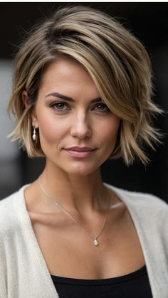 Long Choppy Bobs, Choppy Bobs, Short Bleached Hair, Bobbed Hair, Hair Dye Ideas, Layered Haircuts For Medium Hair, Edgy Haircuts, Aging Hair, Long To Short Hair