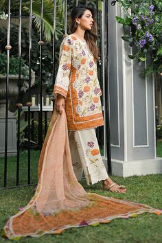 Ila Pakistani Actress Dresses, Lawn Collection 2023, Chiffon Collection, Lawn Shirts, Lawn Suits, Eid Collection, Pakistani Actress, Print Chiffon, Pakistani Fashion