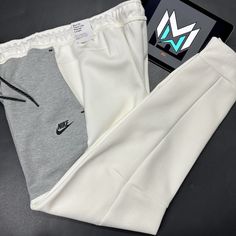 Some Stain Marks As Seen On Last Pictures. Nike Nsw Tech Fleece Jogger Pants White Gray Cu4495-133 Men&Apos;S Size Xl Measurements: Waist: 35 Inches Inseam: 28.5 Inches Length: 41 Inches White Fleece Athleisure Sweatpants, White Fleece Athleisure Pants, White Casual Joggers With Side Pockets, White Sports Sweatpants With Side Pockets, White Sports Pants With Side Pockets, White Fleece Sportswear Bottoms, White Sportswear Pants With Side Pockets, White Fleece Sweatpants For Streetwear, White Sporty Bottoms With Side Pockets