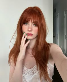 Red Hair With Bangs, Cheveux Oranges, Auburn Hair, Hair Dye Colors, Hair Inspiration Color, Cut My Hair, Orange Hair