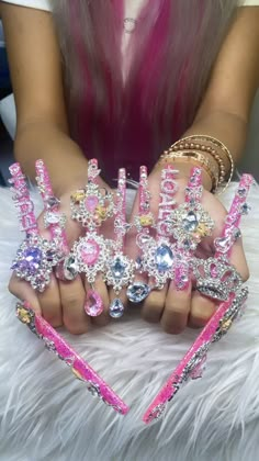 Clear Colorful Nails, Duck Nails Gyaru, Candy Junk Nails, Long Gyaru Nails, Pose With Nails, Junk Nails Long, Hime Gyaru Nails, Avant Garde Nails, Hard Nails Designs