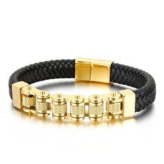 Glem det forventede; omfavne Fidelio. Dette armbånd er en fed blanding af stoisk stål og slankt læder, et statement, der trodser almindeligt techwear. Mærk dens subtile vægt, der giver dig selvtillid med hvert skridt. Lad være med at blive set; blive set for den du er.

Specifikationer :

Metal: Rustfrit stål og læder
Farve : Sort
Finish : Poleret
Længde : 8,4" | 21,5 cm
Bredde: 0,472" | 12mm
Vægt : 52g
For manden, der higer efter det bedste fra begge verdener, BERML'er mænds armbånd i rustfrit stål og læder skaber den perfekte balance mellem 'hård' og 'raffineret'.
Robuste vævede eller glatte læderbånd, maskuline og robuste, passer problemfrit sammen med beslag eller pynt i rustfrit stål. Disse armbånd til mænd er den slags tilbehør, der uden problemer går fra formelle anliggender til afs Motorcycle Chain Bracelet, Steel Bicycle, Motorcycle Chain, Steel Detail, Bicycle Chain, Men's Bracelets, Trendy Bracelets, Bracelet Cuir, Naha