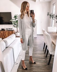 Outfits With Grey Cardigan, Jeans Outfit Spring, Long Grey Cardigan, White Jeans Outfit, Cardigan Outfit, Spring Work Outfits, Fashion Jackson, Summer Work Outfits, Cardigan Outfits