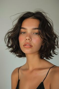 These Short Wavy Bob Ideas Are More Revolutionary Than You Think! Short Bob Haircuts For Wavy Hair, Wavy Bob No Bangs, Wavy Micro Bob, Shaggy Wavy Bob, Short Wolfcut Wavy Hair, Lob Haircut Wavy Hair, Natural Wavy Hair Short, Bob Cut Wavy Hair, Bob Haircut Wavy Hair