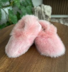 Pink Alpaca fur slippers - alpaca slippers from Peru - unisex slippers - fur slippers - winter slippers - Gift for any occasion - fluffy fur slippers Luxurious Baby Alpaca fur slippers The unisex Luxurious Alpaca fur slippers keep your feet nice and cozy even on the most blustery winter's eve. These fur slippers are very well made, ensuring they will last for years. The best part is that these slippers are made from ethically-sourced alpaca fur, ensuring the highest quality and guilt-free comfor Alpaca Slippers, Slippers Fur, Unisex Slippers, Slippers Fluffy, Winter Slippers, Fuzzy Slippers, Fur Slippers, Slippers Cozy, Baby Alpaca