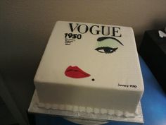 there is a cake that has been made to look like a woman's face