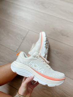 hoka, summer tennis shoe, athletic shoe, how to style, viral shoe, running shoes Jeans And Hoka Outfit, Hoka Shoes Running, Aesthetic Hoka Shoes, Tennis Shoes For Tennis, Hoka Shoes Outfit Ideas, Running Shoes Hoka, Hokas Outfit Ideas, Preppy Shoes For School, Cute Hoka Shoes