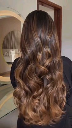 Classic Caramel Balayage, Balayage Hair Brunette With Caramel, Brown Girl Balayage, Honey Latte Brunette, Balayage Hair Caramel Honey, Baby Lights Miel, Babylights Brown Hair, Warm Honey Brown Hair Balayage, Long Brunette Hair Balayage