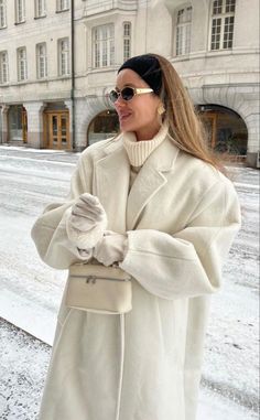 Baret Outfit, Old Money Winter, Mantel Outfit, Classy Winter Outfits, Chic Winter Outfits, Europe Outfits, Cold Outfits, Paris Outfits