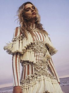 The model wears shimmering fringe dress for Vogue Australia Magazine September 2016 issue Lily Donaldson, Mode Editorials, Fringe Fashion, Vogue Australia, Inspiration Mode, Looks Style, Fashion Editorial, Editorial Fashion