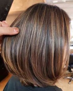 Tuns Bob Lung, Highlights Brown Hair Short, Golden Highlights Brown Hair, Highlights Brown Hair Balayage, The Best Hair Color, Brown Hair With Caramel Highlights, Short Hair Highlights, Best Hair Color, Brown Hair Shades